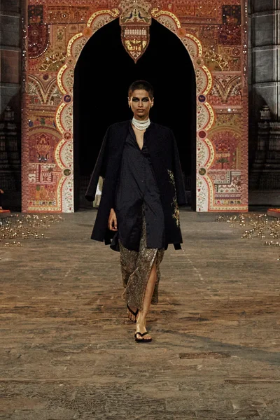 Look 12